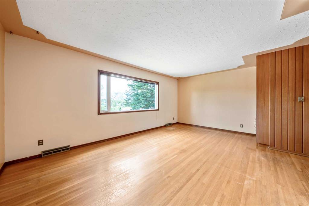 1811 Canberra Road NW photo 5