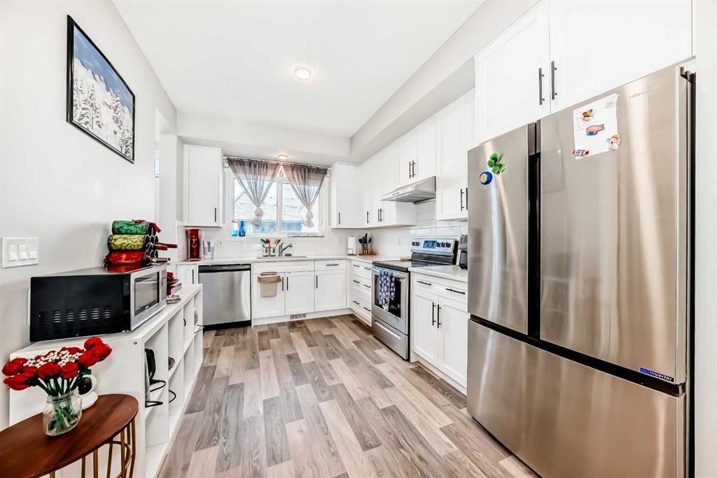 16 Carringvue Way NW photo 5