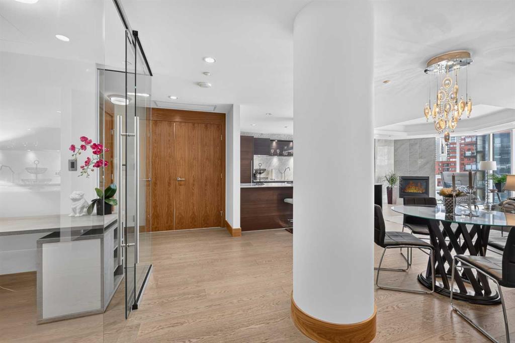 738 1 Avenue SW #807 photo 4