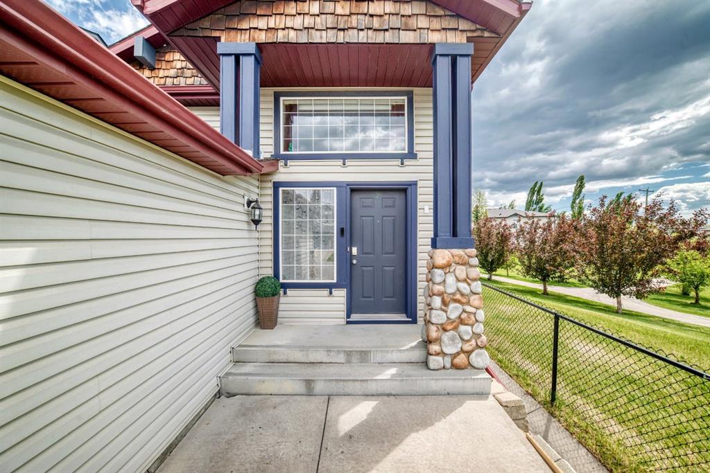 91 Panamount Gardens NW photo 3