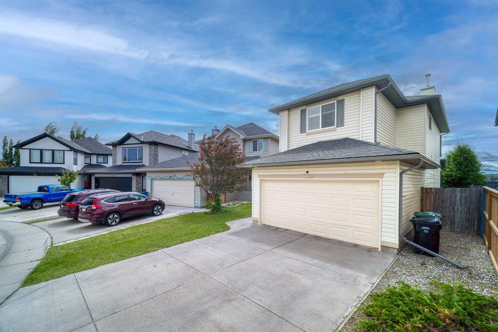 130 Somerglen Way SW photo 3
