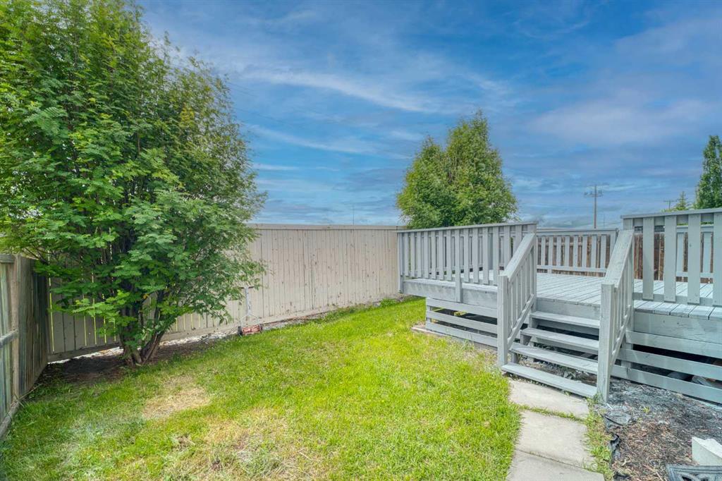 130 Somerglen Way SW photo 5