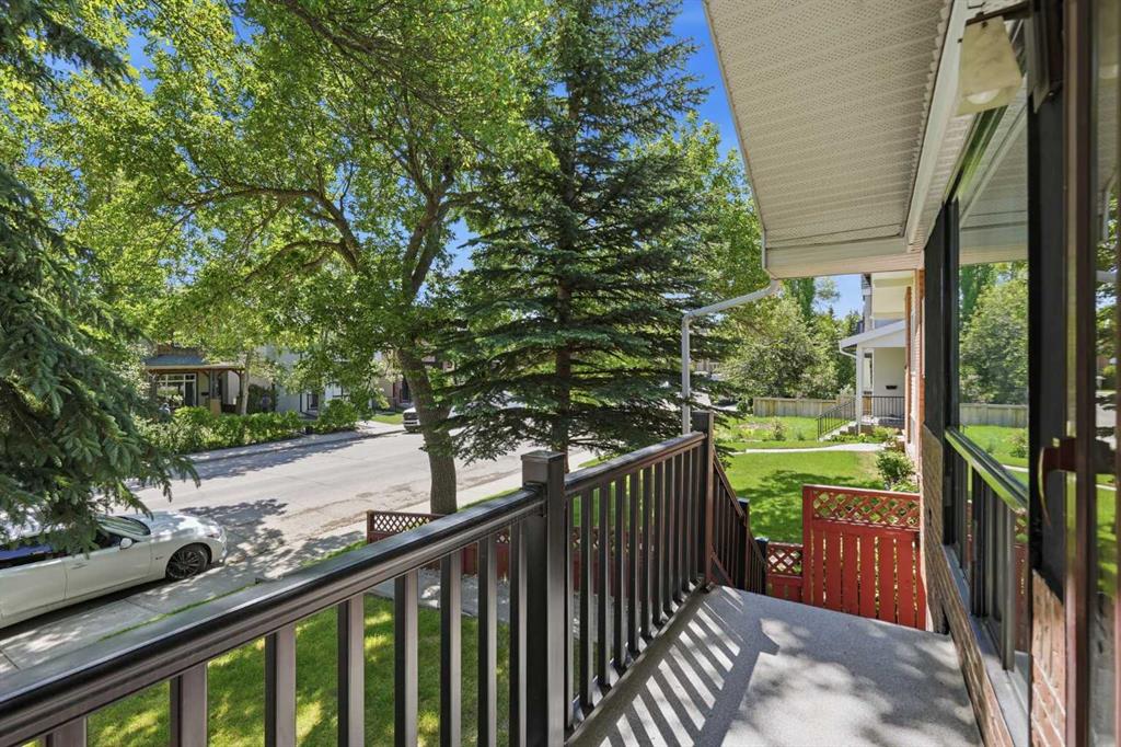 4205 16 Street SW photo 2