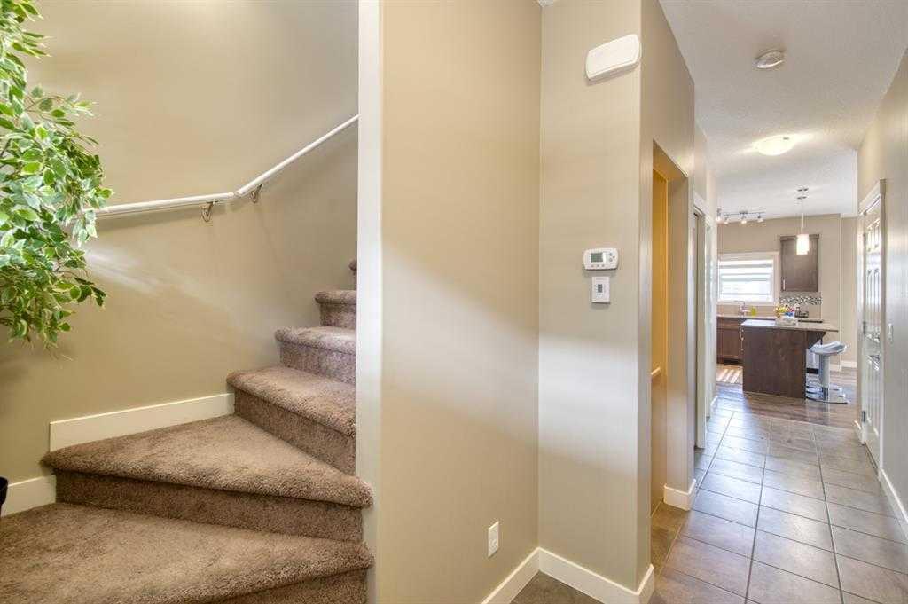 558 Evanston Manor NW photo 5