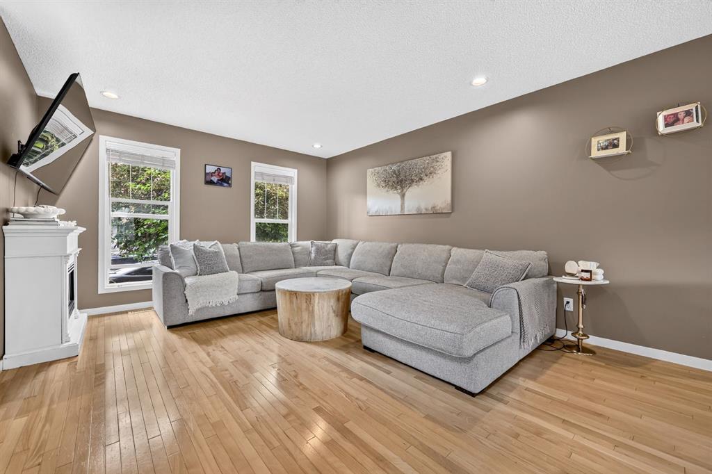 232 Silverado Range Close SW photo 5