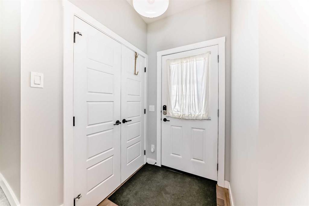 134 Versant View SW photo 3