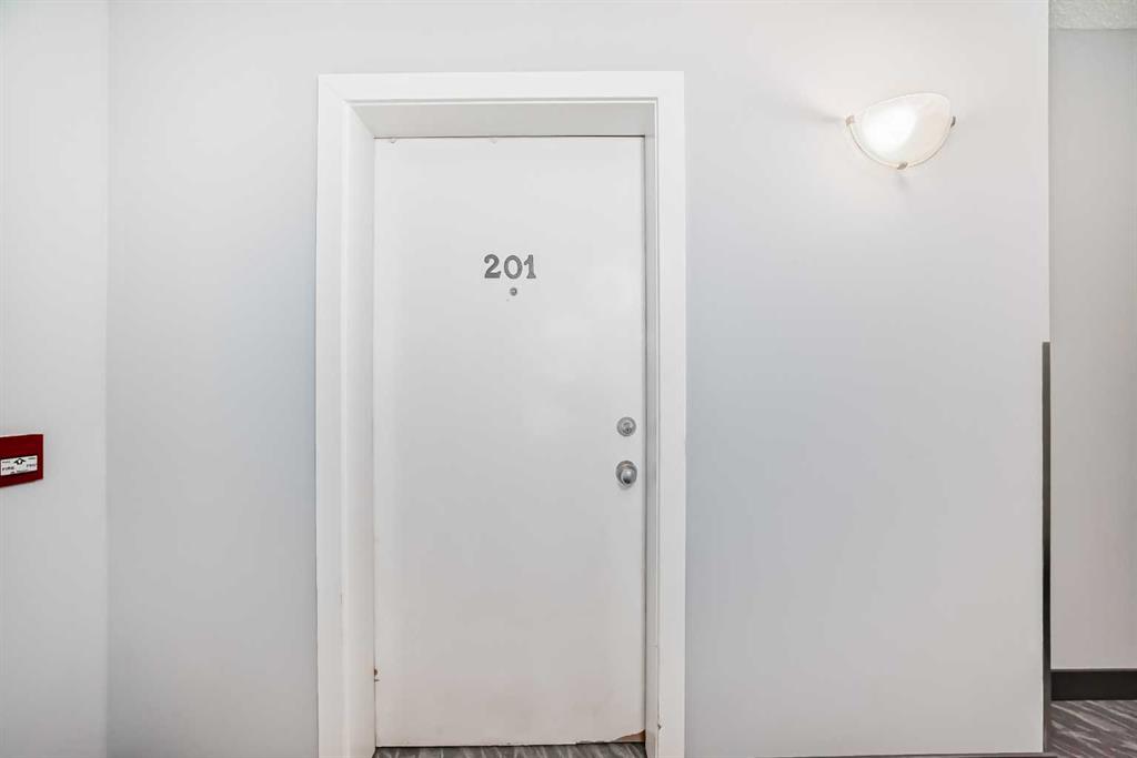 1000 15 Avenue SW #201 photo 4