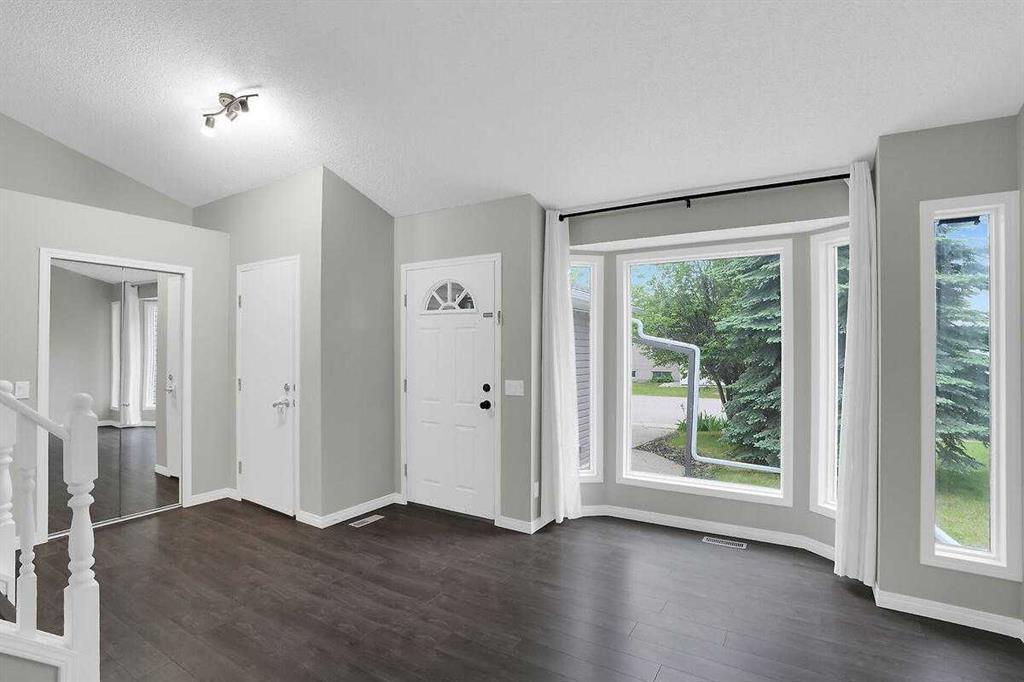 45 Shawinigan Road SW photo 3