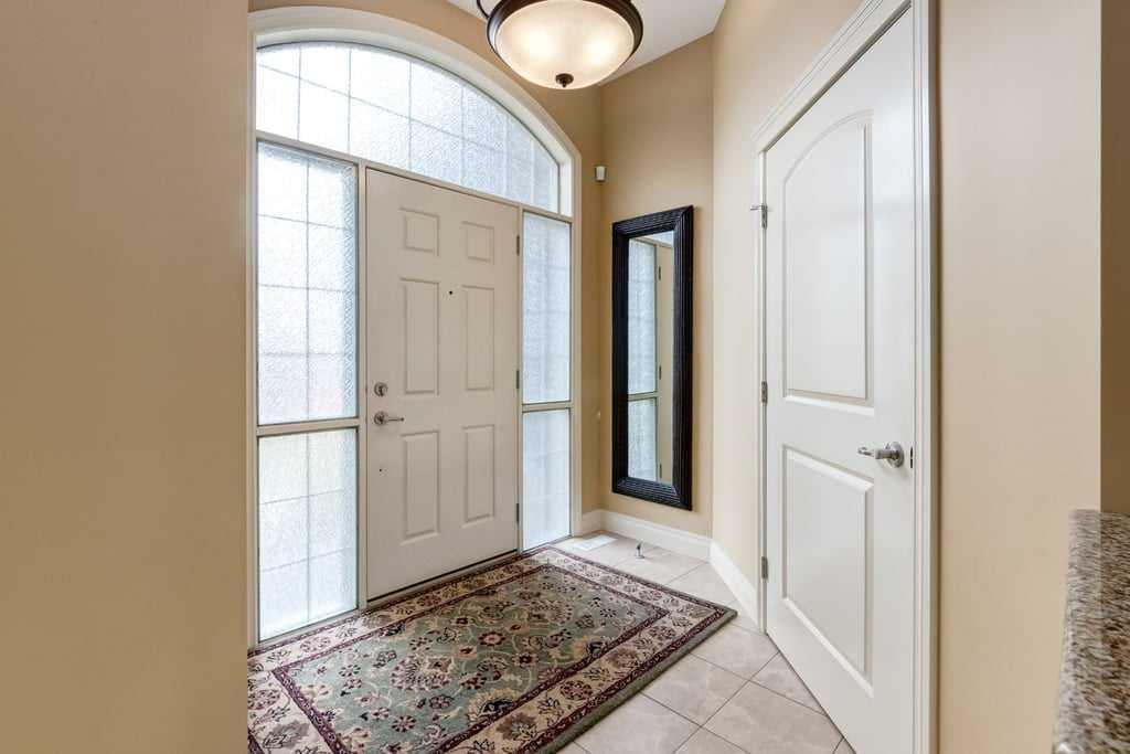 115 Wentworth Lane SW photo 4
