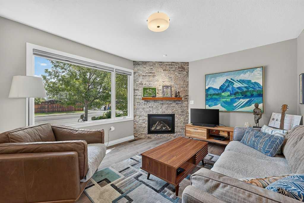 4673 20 Street SW photo 3