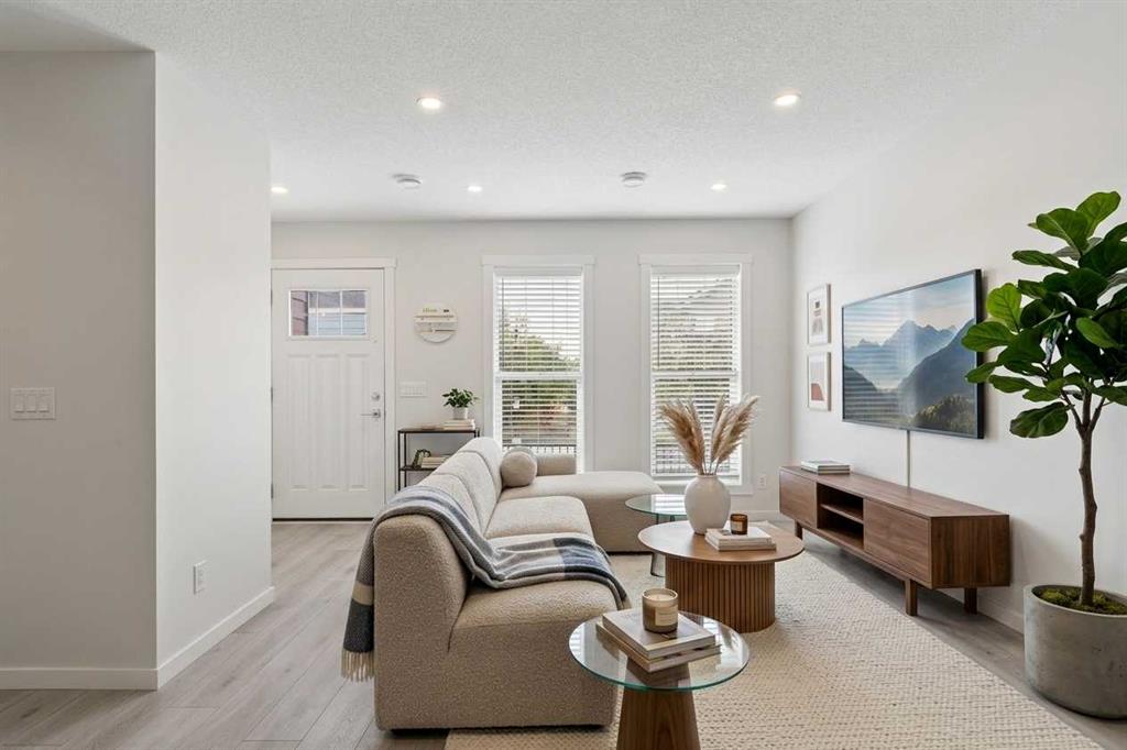 469 Cranbrook Square SE photo 2