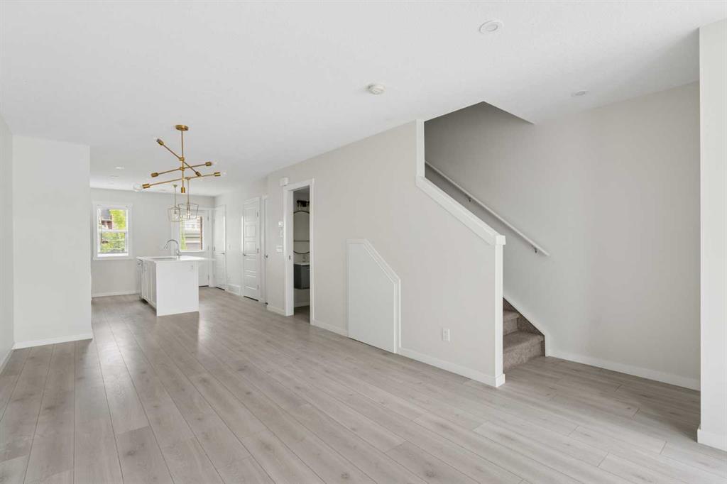 469 Cranbrook Square SE photo 4