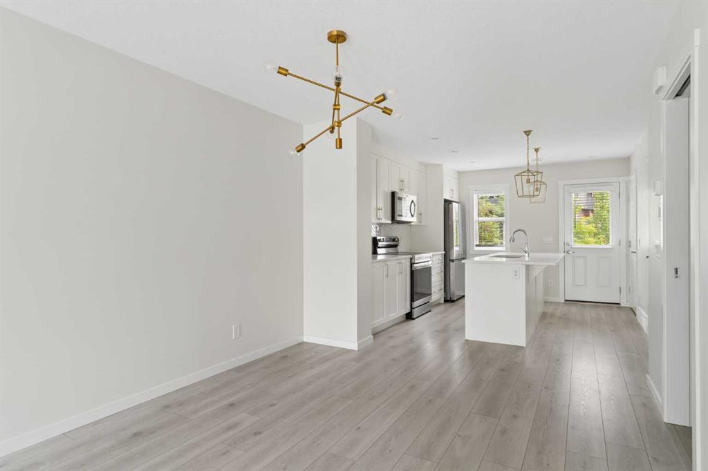 469 Cranbrook Square SE photo 5