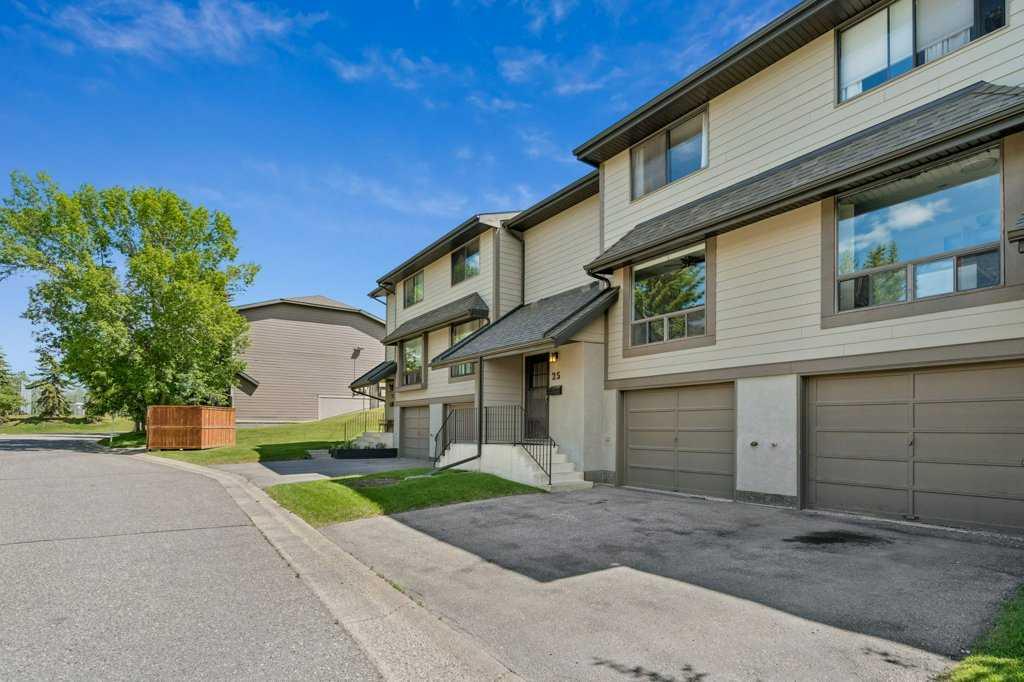 5019 46 Avenue SW #25 photo 2