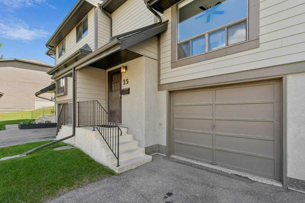 5019 46 Avenue SW #25 photo 3