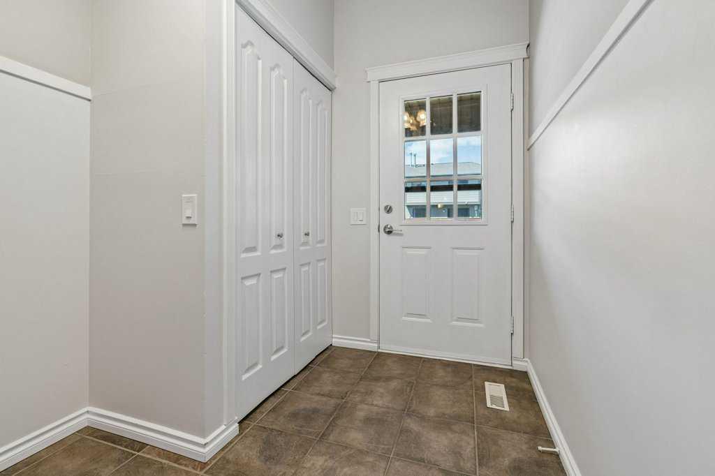 5019 46 Avenue SW #25 photo 4