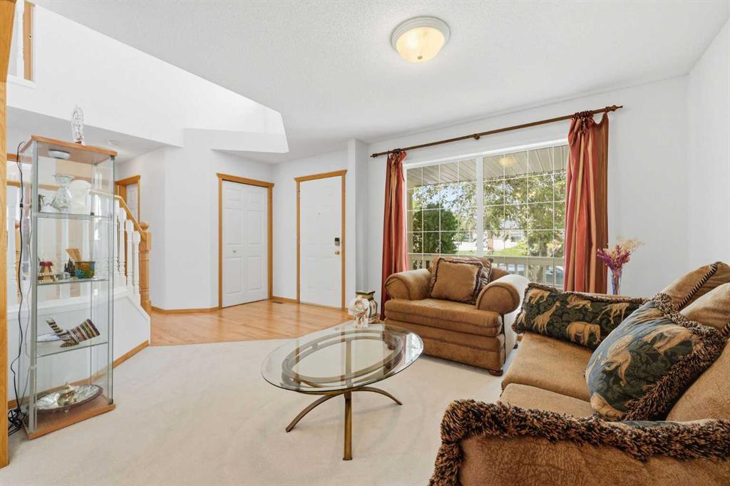 67 Sienna Heights Way SW photo 2