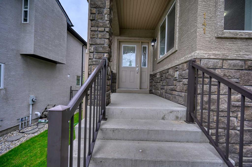 141 Royal Ridge Mount NW photo 4