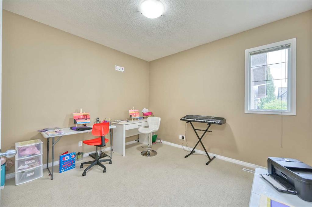 141 Royal Ridge Mount NW photo 5