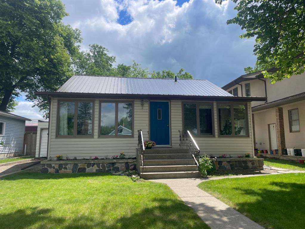 312 3 Street W