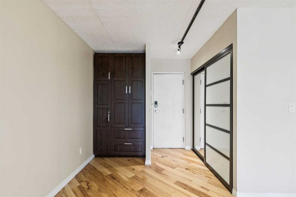 128 15 Avenue SW #306 photo 2