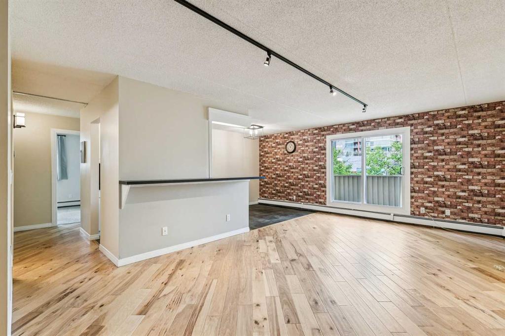 128 15 Avenue SW #306 photo 3