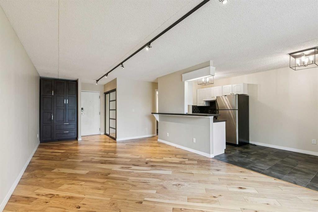 128 15 Avenue SW #306 photo 5