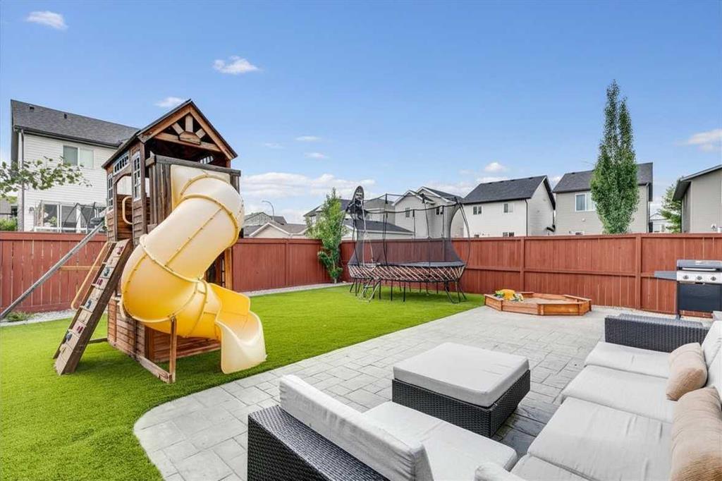 29 Copperpond Parade SE photo 3