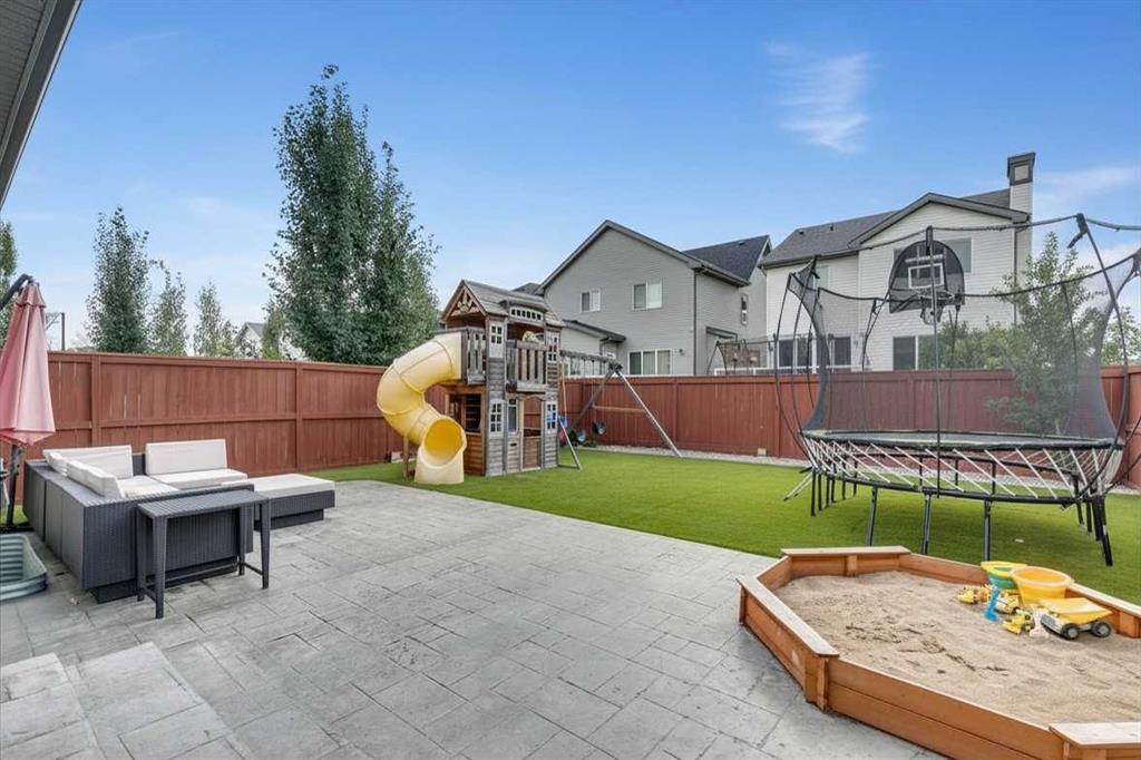 29 Copperpond Parade SE photo 4