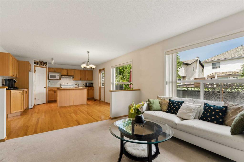 72 Douglas Glen Heights SE photo 4