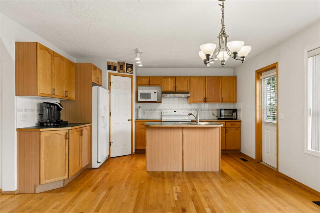 72 Douglas Glen Heights SE photo 5