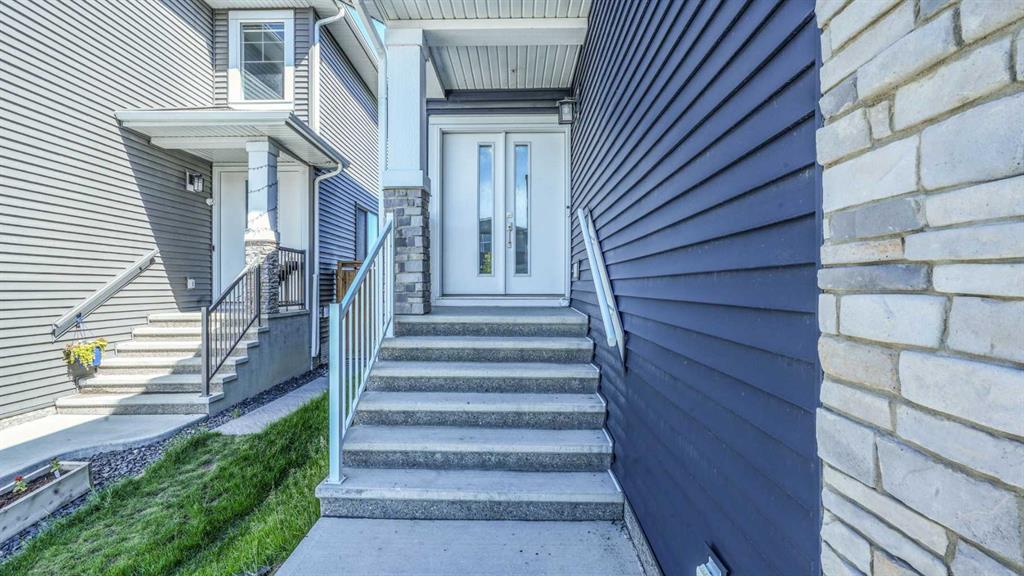 889 Corner Meadows Way NE photo 2