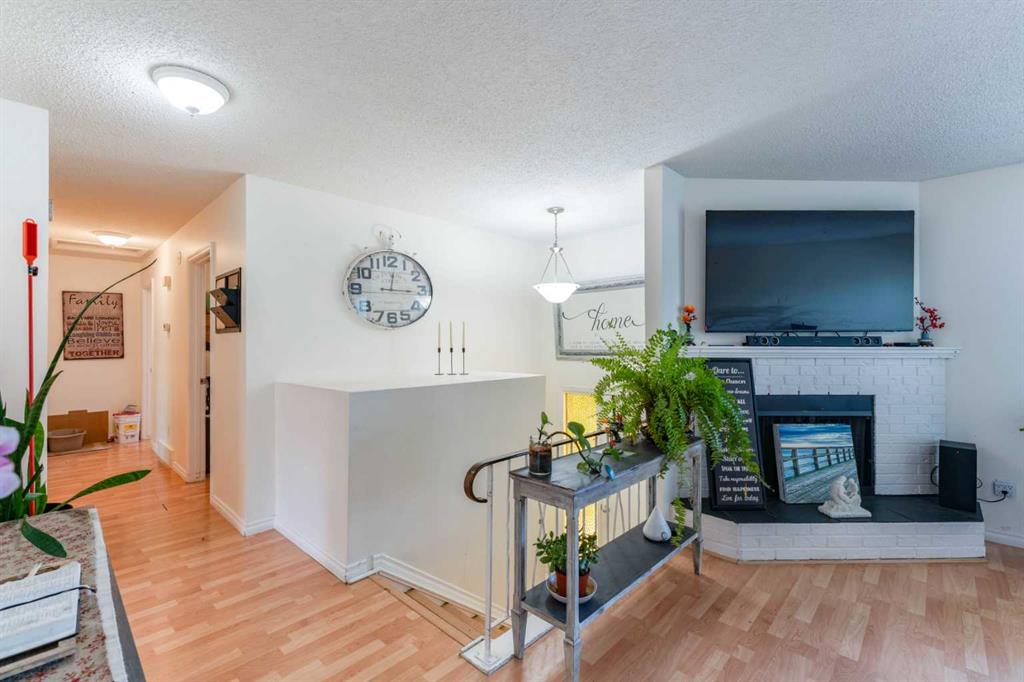 9611 24 Street SW photo 3
