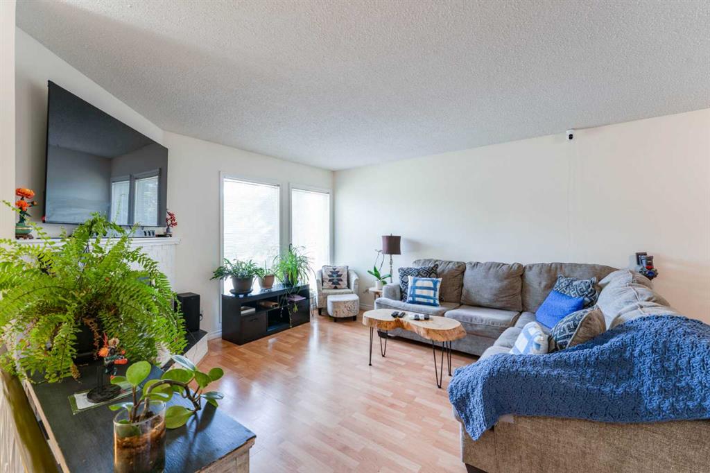9611 24 Street SW photo 4