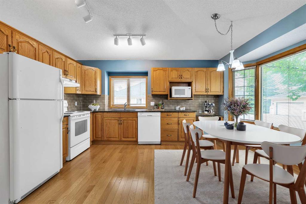 8 Edgepark Villas NW photo 4