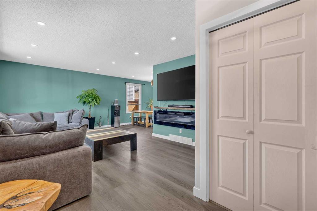 24 Penworth Crescent SE photo 4