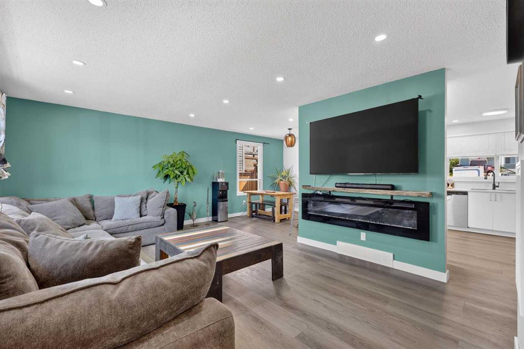 24 Penworth Crescent SE photo 5