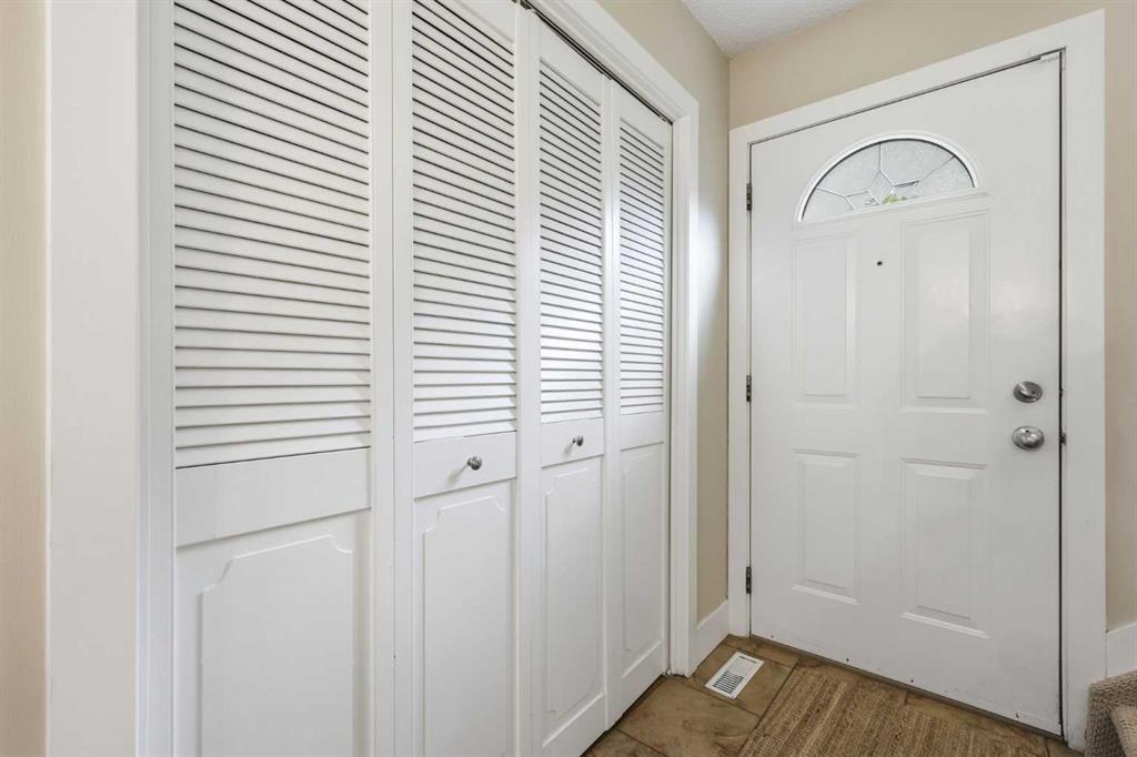 2222 28 Street SW photo 4