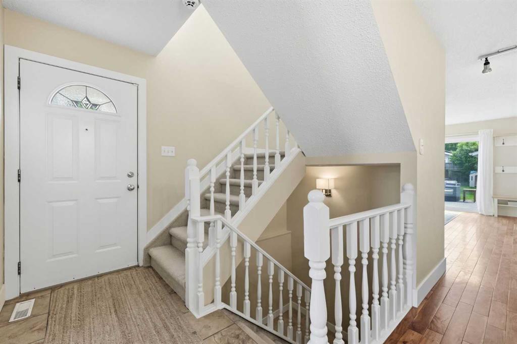 2222 28 Street SW photo 5