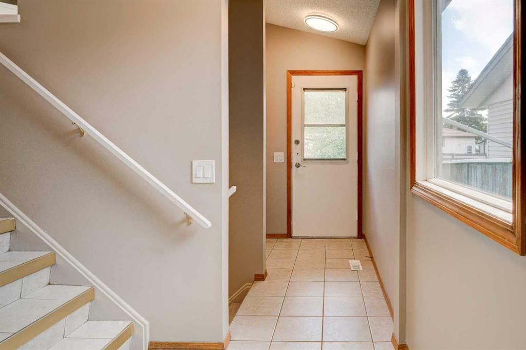 27 Dovely Way SE photo 4