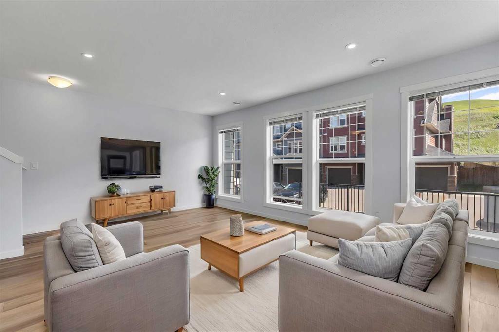 237 Cranbrook Square SE photo 4