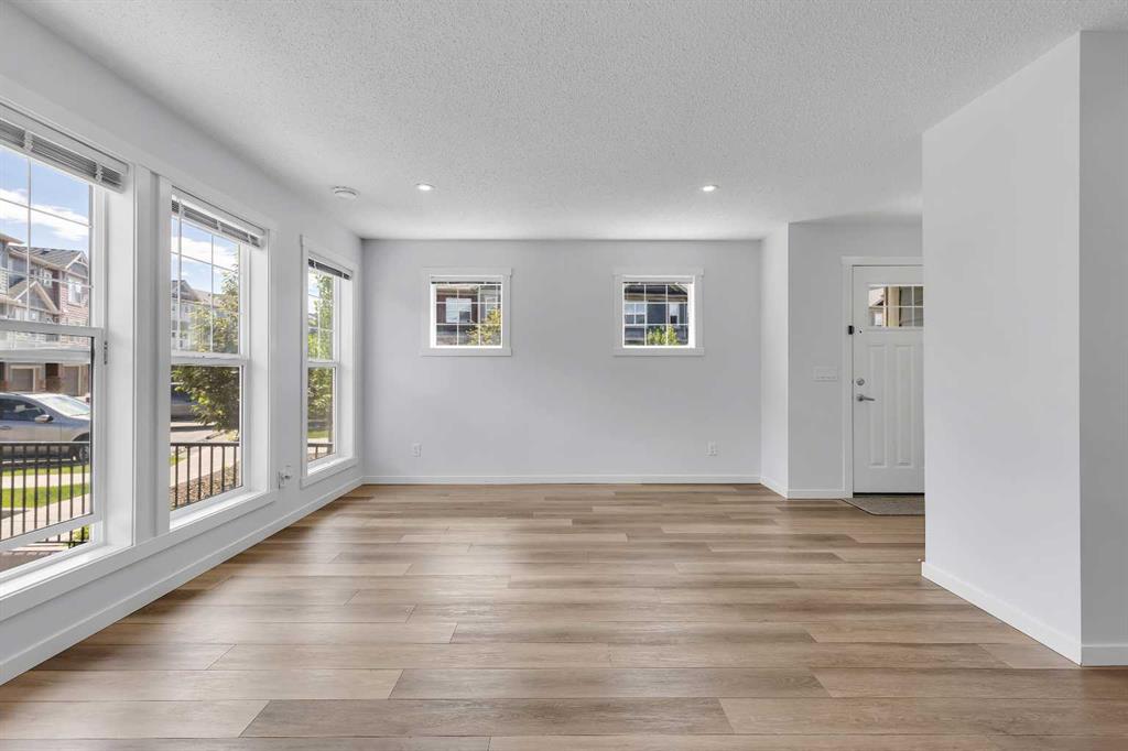 237 Cranbrook Square SE photo 5