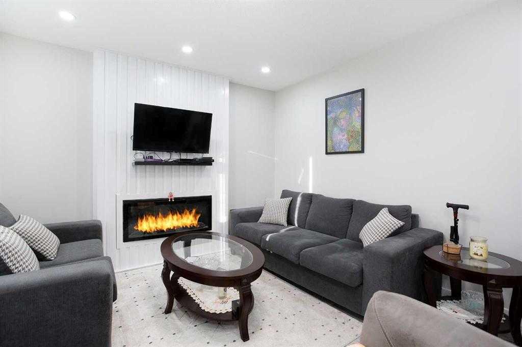 119 Maranda Close NE photo 3