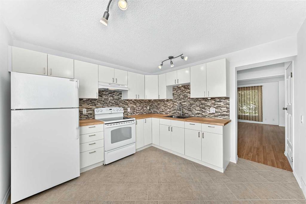 10 Erin Ridge Place SE photo 3