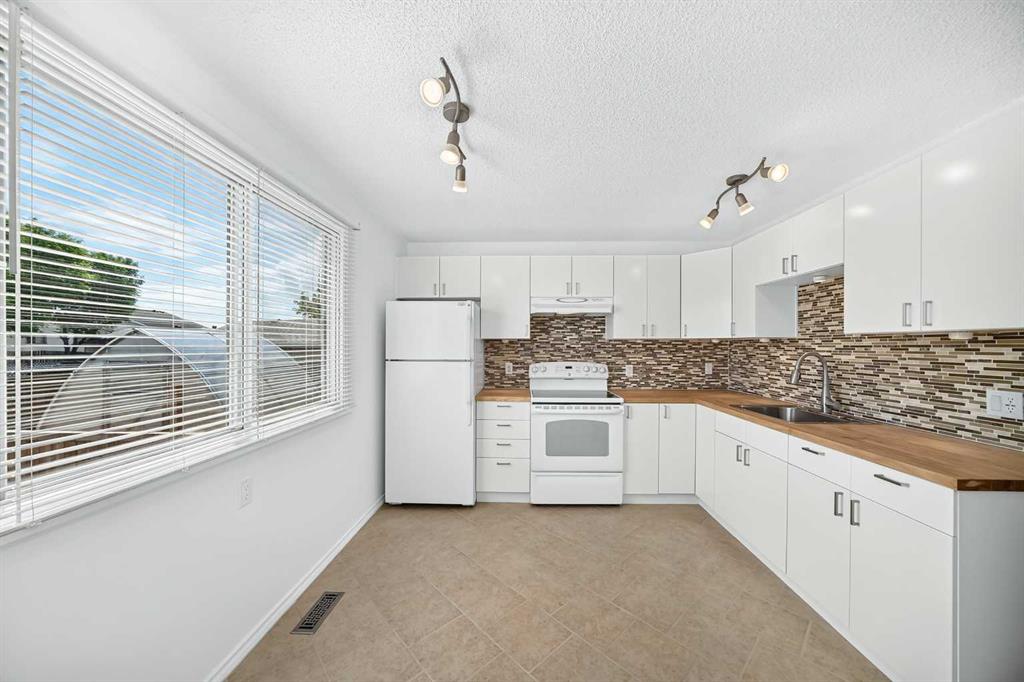 10 Erin Ridge Place SE photo 4