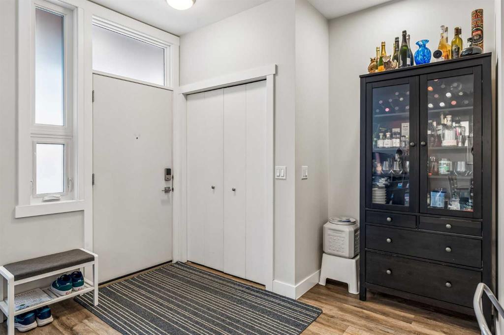 718 5 Street NE #303 photo 5