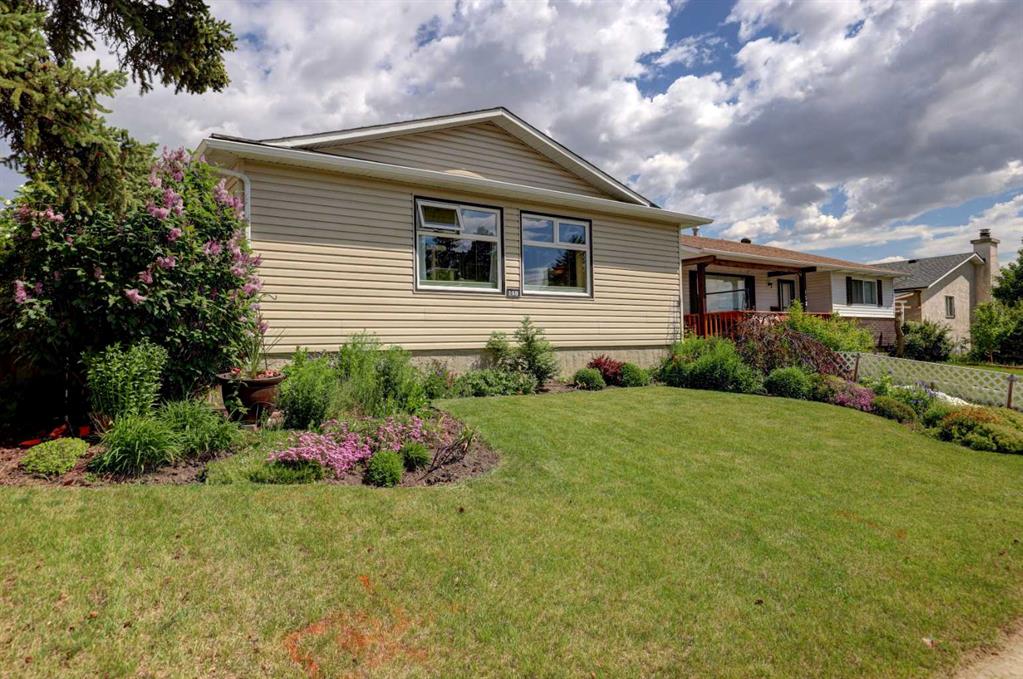 148 Rundlecairn Rise NE photo 2