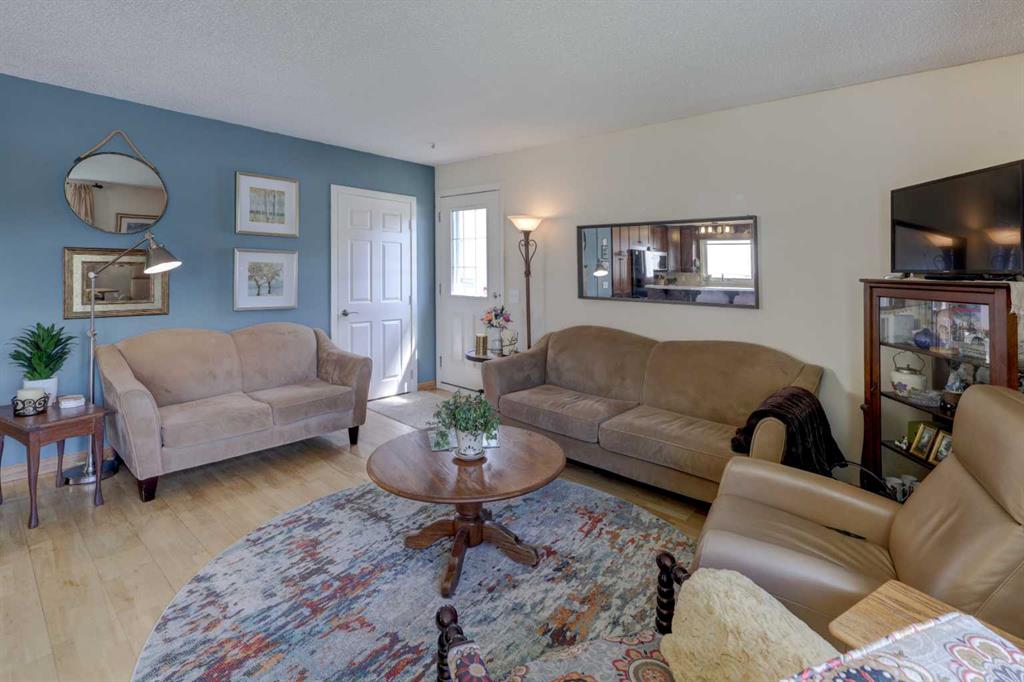 148 Rundlecairn Rise NE photo 3
