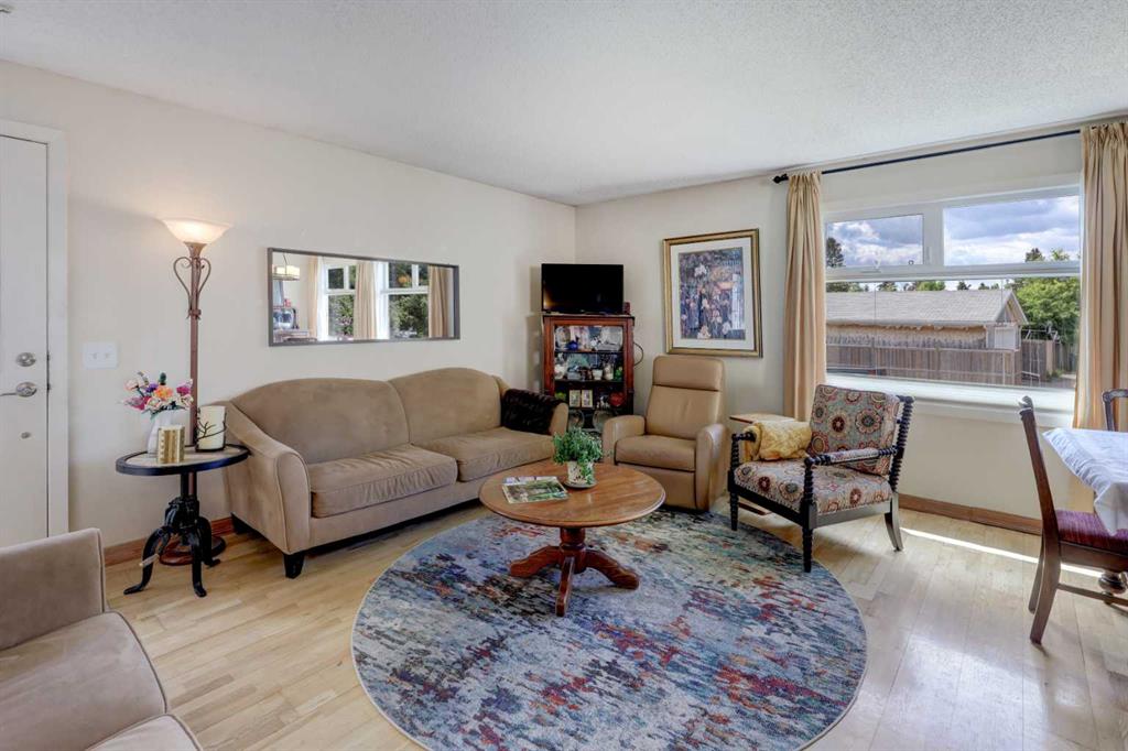 148 Rundlecairn Rise NE photo 4