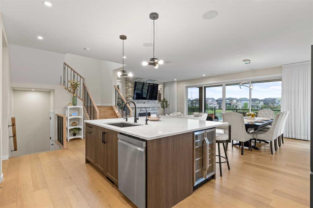 1104 Cranbrook Gardens SE photo 4